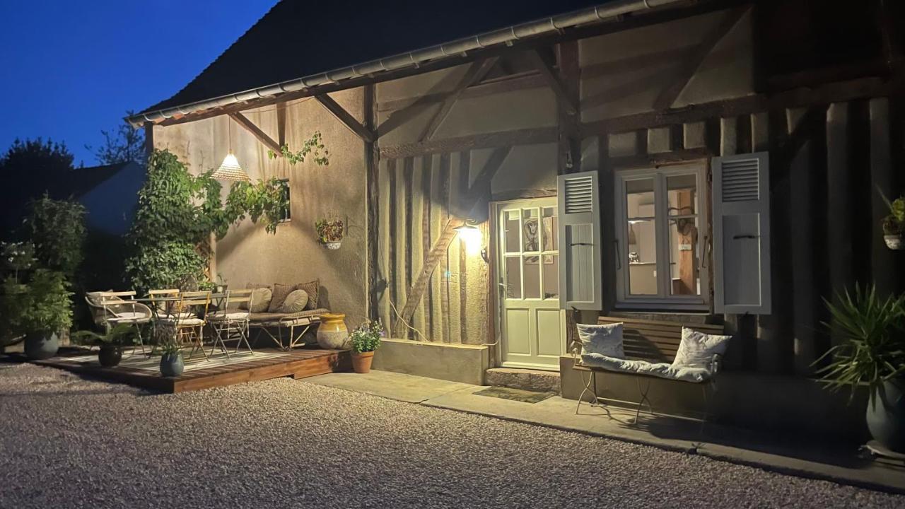 Отель Au Charme D'Ici La Chapelle-Saint-Sauveur  Экстерьер фото
