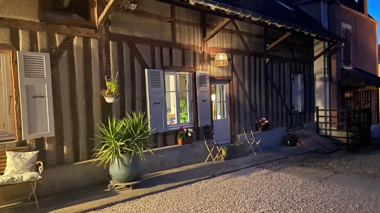 Отель Au Charme D'Ici La Chapelle-Saint-Sauveur  Экстерьер фото