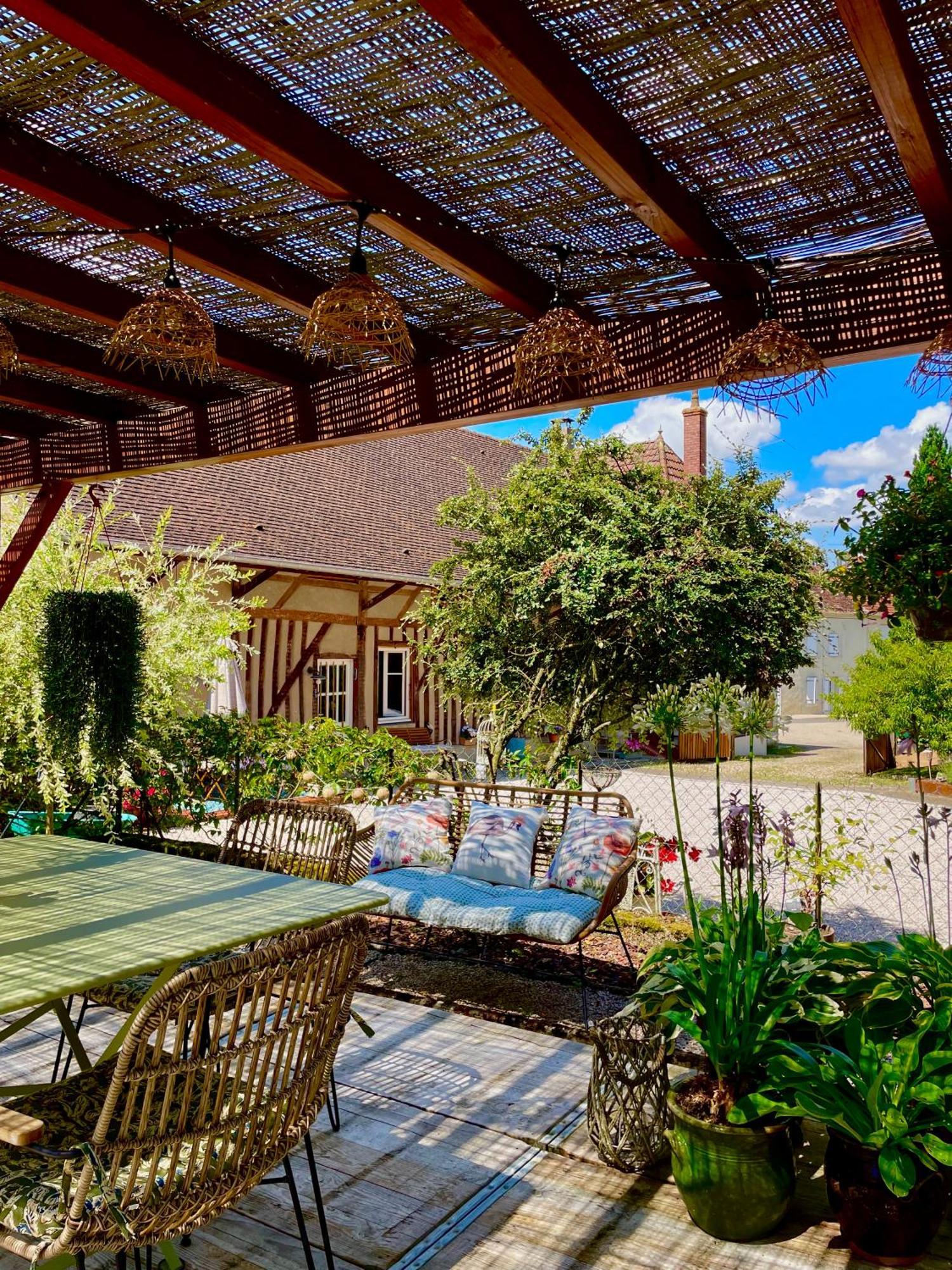 Отель Au Charme D'Ici La Chapelle-Saint-Sauveur  Экстерьер фото